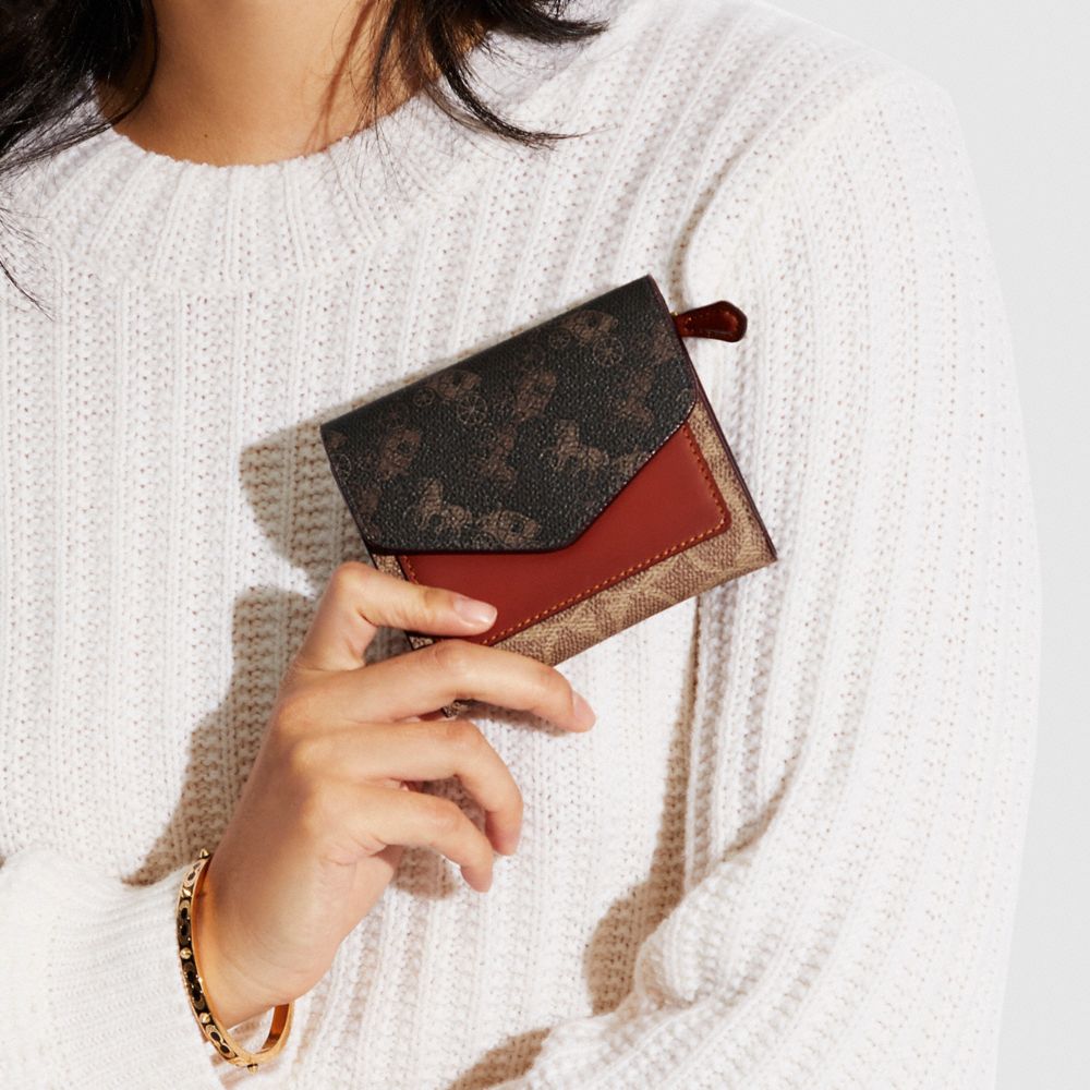 Coated Canvas/Brass/Tan Brown Rust Coach Wyn Small Wallet With Horse And Carriage Print | COH865605
