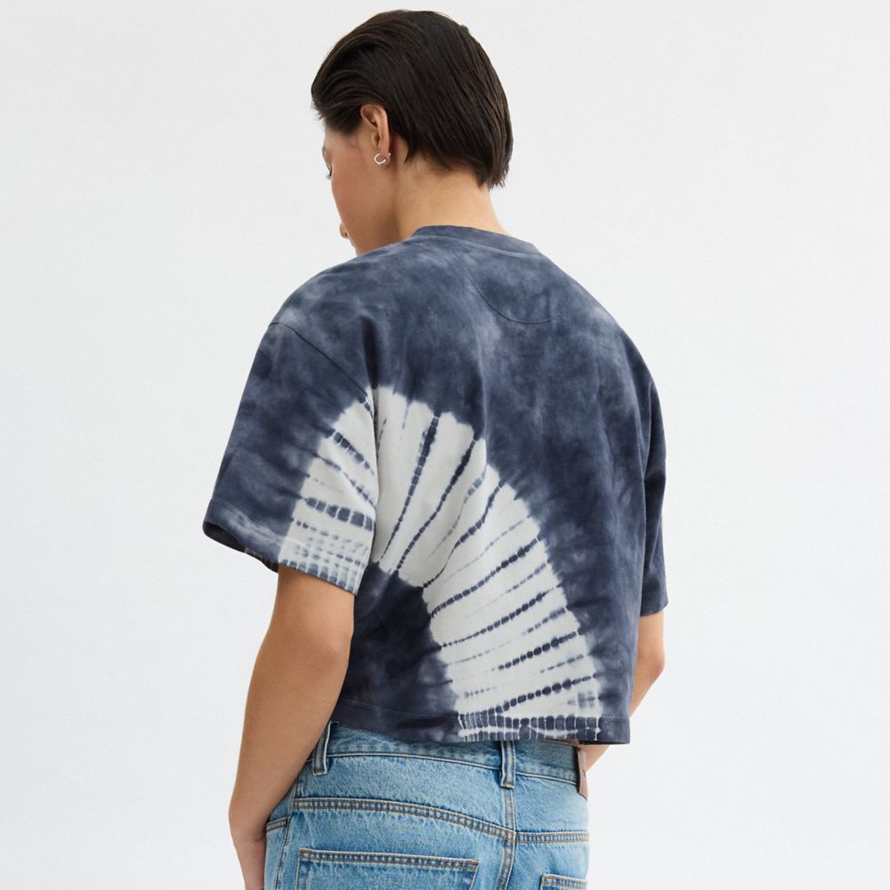 Navy Multi Coach Tie Dye Cursive Signature Cropped T Shirt In Organic Cotton | COH866006