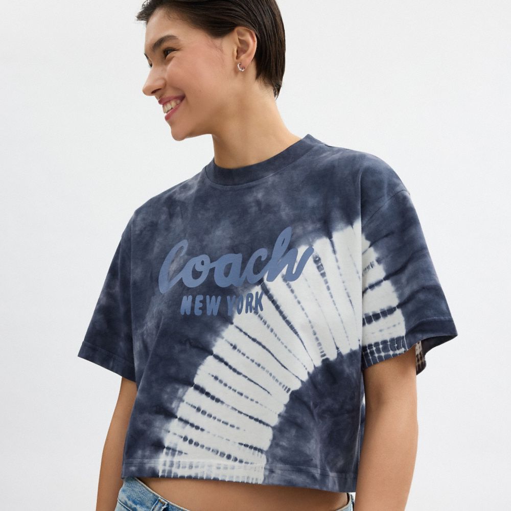 Navy Multi Coach Tie Dye Cursive Signature Cropped T Shirt In Organic Cotton | COH866006
